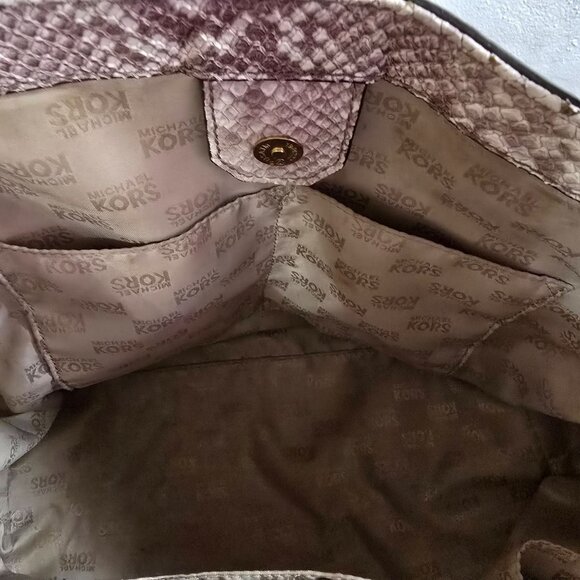 Michael Kors Snakeskin Tote Bag With Gold Hardware & Tassel Accent READ - Picture 14 of 16